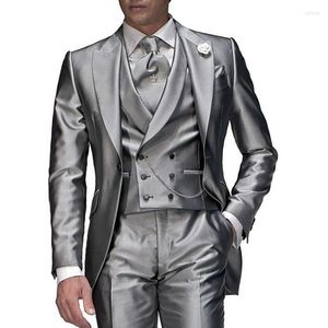 Abiti da uomo Blazer Abito da uomo Matrimonio Giacca grigio argento Pantaloni Gilet Tre pezzi Smoking monopetto Terno Eelgant Costume da ballo slim fit