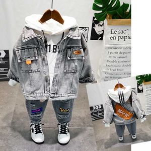 Primavera e Outono Jaqueta Cowboy Menino Jeans + Camiseta Capuz Conjunto de Três Peças Roupas Infantis