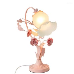 مصابيح طاولة حديثة مصباح زهرة السيراميك الأطفال ديكور ديكور LED AC الورود الخفيفة فيلا غرفة نوم الزفاف الزفاف