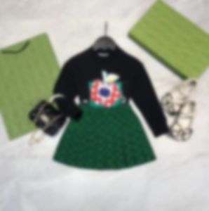 Zestawy odzieży dla dzieci oraz aksamitne ciepła moda British Tops marka jesień i zima dzieci chłopcy skarby dziewczęta bawełna dwuczęściowa designerska spódnica z kapturem aaa