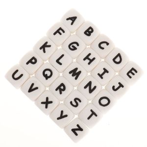 Zęby niemowlęcia zabawki FKISBOX 200PCS Alphabet silikonowe angielskie litery koraliki kostki BPA darmowe zęby dla dzieci spersonalizowane imię DIY gryzoni ząb gryzoni 230617