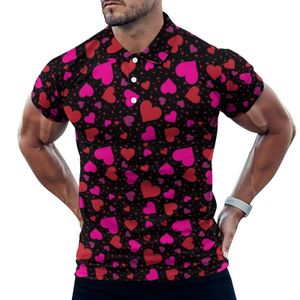 Herrpolos hjärta konfetti polo skjortor rosa valentiner dag casual skjorta datum y2k t-shirts manlig kortärmad krage mönster överdimensionerade kläder 230617