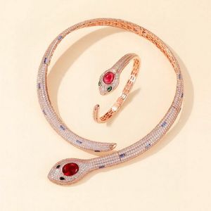 デザイナーコレクション豪華なスタイルの厚いブレスレットネックレスの設定ダイヤモンドルビーメッキゴールドヘビ蛇ディナーパーティーチョーカーカラーバングルジュエリーセット