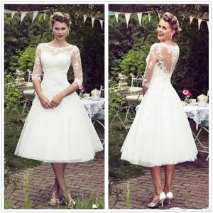 Krótkie koronkowe sukienki ślubne w stylu Vintage w stylu lat 50. Tiul koronkowy aplikacja herbata długość ślubna suknie ślubne z guzikami C3344