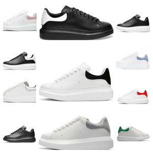 Designers Oversized Couro Camurça Casual Sapatos Esportivos Treinadores Mens Mulheres Triplo Branco Preto Cinza Tênis Veludo Alpercatas Luxo Borracha Sola Jogging Sneakers B8