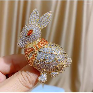 Broszki Xuye Koreańska biżuteria mody 2023 Micro Pave Cubic Zirconia Animal Brooch Corsage Projekt marki