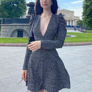 Повседневные платья Summer Cottagecore Fashion Retro Sexy Club Slim Deep V-образный слой с длинным рукавом с длинным рукавом с высоким содержанием талии короткие мини-платье с цветочным платьем формальное