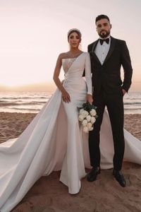 Eleganti abiti da sposa a sirena monospalla con strascico staccabile manica lunga semplici abiti da sposa arabi in raso e paillettes bianco Robe De Mariee 2023