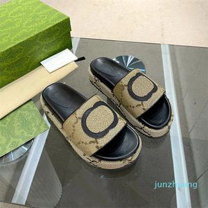 Lyxdesigner tjocka solade kvinnor Slidduk ansikte Tänden Slipper Beach Swimming Pool Slipper Gummitjock Soled Outdoor Slipper