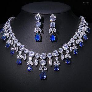 Серьги ожерелья устанавливают королевские голубые кубические драгоценности с серьгами из циркония