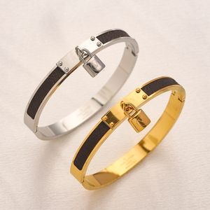 Designer de luxo pulseiras de estilo de moda com selo de aço feminino pulseira de bloqueio joias banhado a ouro 18 quilates de aço inoxidável presente para amantes de casamento ZG1172