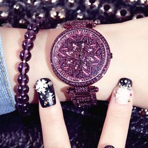 腕時計ダイヤモンドストーン紫色の女性の時計豪華なファッションドレスレディース防水時間女性クォーツランニング