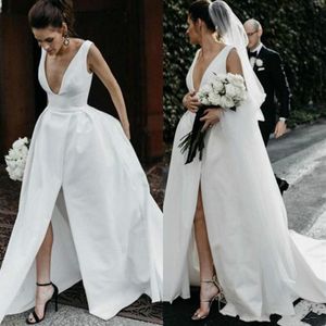 Romantic Deep V-Neck Arabic Satin Wedding Dresses Ball Split Backless Plus Size Saudi Country Custom Vestido de novia Formal Brida314W