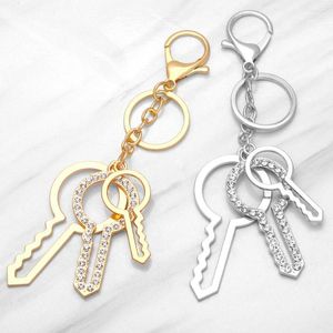 Keychains FLOLA Big Alloy Key Shape Keychain For Car Keys Paved Rhinestone Charms Silver Color Hoops Keyring Accessories Kcha16