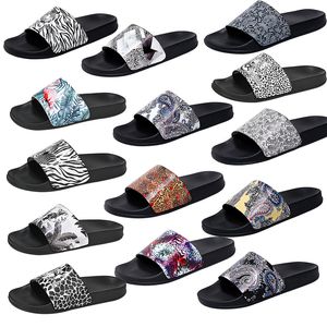 Lüks Tasarımcı Erkekler Kauçuk Anti-Slip Slipper Tiger Zebra Fil Sandal Yumuşak Dip Konforlu Ev Dış Mekan Terlik Plaj Ayakkabıları Boyut 38-46