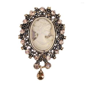 Brosches Lureme Vintage Elegant Victorian Lady Beauty Cameo med Crystal Brooch Pin for Women (BR000017)