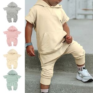 Completi di abbigliamento Essentials Bambini 2 pezzi per vestiti per ragazze Felpe con cappuccio per ragazzi Top Pantaloni Tuta per bambini Tuta Sportwear giovanile 230619