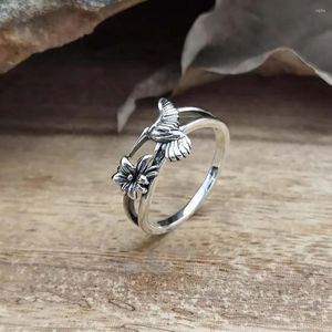 Cluster Rings Simple Hummingbird Flower Finger Ring For Women Vintage Fashion Personalized Temperament Female Accessories Party Gift Jewelry