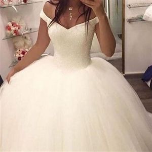 Abiti da sposa alla moda con spalle scoperte Abito da ballo Cap Maniche corte Tulle Perline Top Court Train Abiti da sposa2991