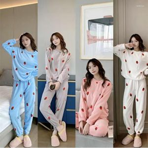 Kvinnors sömnkläder Autumn Winter Strawberry Print Pyjamas Set Women Pyjamas SETS TJÄRT KORAL VELVT FLANNCHER GIRL VARMT LOAGE PAJAMA PAJAMA