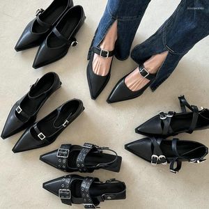 Sandalen Sandale Sommerschuhe für Frauen 2023 koreanischer Stil flache flache Damen mit Gürtelschnalle Schwarz Niet Damen Sandalen