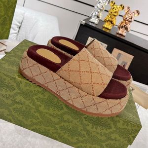 Ny stil tofflor sandal skjutreglage macaron tjocka skjutreglage botten skjutreglage