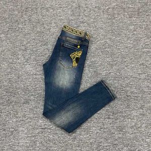 Mode neue Männer Jeans Designer Plus Größe Medusa bestickte Hosen Hosen Herren Retro Casual Denim U Jeans lila lila