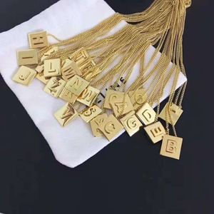 26 Buchstaben Initialen Halskette High Edition Klassisches Design Anhänger Liebe Luxus Designer Anhänger Halsketten Hochzeit Party Kette Frauen Ornamente Gold Halskette