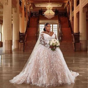 2021 Plus Size Wedding Dress Lace Champagne Blush långa ärmar Brudklänningar Appliced ​​V Neck Corset Up Back Church Marriage Dresse252h