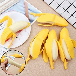 Dekompressionsleksakskalning Banana Squeeze Squish Fidget Toys Decompress Squeeze Prank Tricks Antistress Stress Relief Kids Toy For Gifts 230617