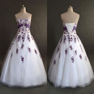 Najwyższej jakości białe i fioletowe suknie ślubne z China Sweetheart Necline Znakomita maszyna haft haftowy A-line gorset ślubny suknie ślubne 274R
