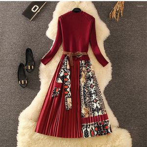 Sukienki zwyczajne Wysokiej jakości designerskie kobiety zimowe sukienki z długim rękawem mody na drutach patchworkowy sweter vintage druk midi plisowany