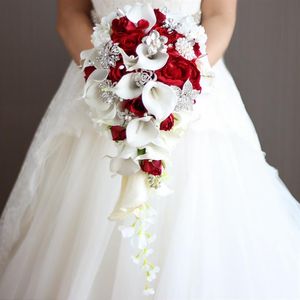 Kaskadierende Brautsträuße, Hochzeitsblumen mit künstlichen Perlen und Strasssteinen, weiße Calla-Lilien, rote Rose de Mariage, Dekoration 236i