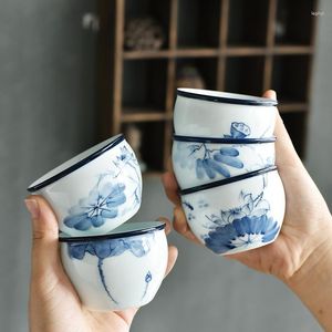 Filiżanki spodki 1PCS Ręcznie narysowany niebiesko -biały ceramiczny herbata kubek japoński w stylu porcelanowy kubki espresso kubek do kawy