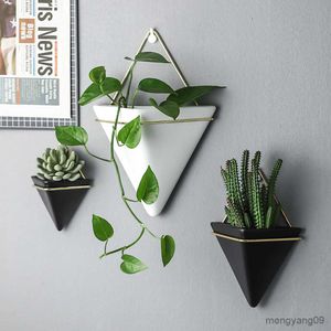 Planters POTS Simple Container järnvaser Keramiskt självvattenbsorberande Planter Nordic Succulent Plant Wall Mounted Flowerpot Living Room Decor R230620