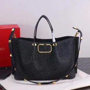 Modedesigner-Einkaufstasche Hochwertige handgewebte Handtasche Urlaubseinkaufstasche Klassische Nietenhandtasche Schultertasche mit großem Fassungsvermögen 2310
