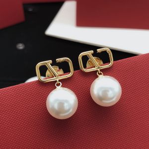 Designer Letter V Metal logo Earrings Stud Earing Women Tassel Love Internet Celebrity V Earring Female Luxury pearl Jewelry Orecchini 578234