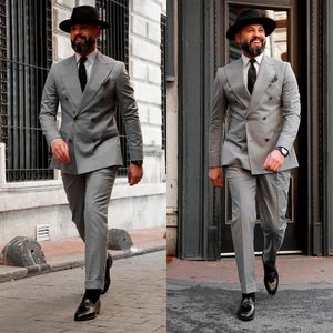 New Grey Men Smoking da sposa Doppiopetto Groom Dinner Business Abito da sera Blazer da festa di compleanno 2 pezzi