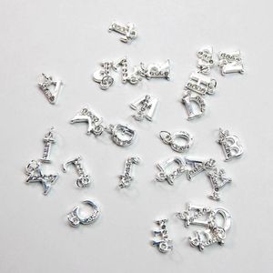 Tırnak Sanat Dekorasyonları 5 PCS/Torba Alaşım Mücevher Büyük Kolye Gümüş 26 Mektup Kakılış Parlak Rhinestone DIY Stereo Dekorasyon Malzemeleri