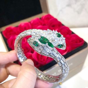 Designer Collection Luxurious Style Bracelet Settings Green Czech Zircon Full Diamond Double Snake Serpent Snakelike Elastic Bangle