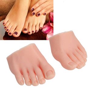 Espositore per la pratica delle unghie Modello di piede per nail art 1 paio Espositore per allenamento per nail art Modello di mezzo piede falso Pedicure Pratica del tatuaggio Piede in silicone Modello 230619