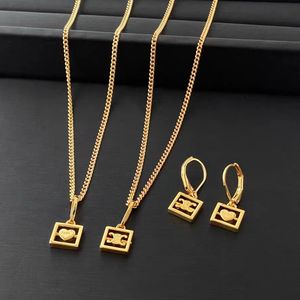 14K vergoldete Luxus-Marken-Designer-Halskette mit hohlem Herz und quadratischem Anhänger für Damen als Weihnachtsgeschenk