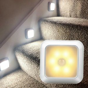 6 LED ABSモーションセンサーキャビネットライト、ライトコントロールナイトライト、ホームステアベッドルームクローゼットキッチンワードローブのためのバッテリー駆動の白い正方形の廊下ライト