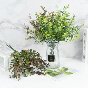 Flores decorativas plantas artificiais folhas de eucalipto verde ramo de planta de flor falsa de plástico para casa jardim decoração de casamento folhagem falsa