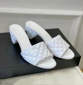2023 New Slippers Luxury Designer Women's Wedge Heel Sandals Leather Classic Diamond Pattern Fashion