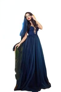Stylish Dark Navy Prom Dresses Sexig Deep V Neck Lace Appliced ​​Backless Long Tulle Evening Dress Vintage Pageant Gowns Women Formal Wear