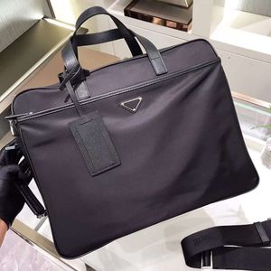 2VE015 Classic Men's Portcase High-End Custom Quality Handbag Nylon Material Ryggsäck Extern Zip-up Laptop Electric Head Ett paket med funktionalitet med dubbla användningsområden