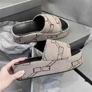 Slippers Slippers Sandals مصممة Sliders Summer Canvas Leather Platfor