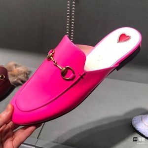 Tasarımcı Kadın Deri Terlik Loafers Erkek Spor ayakkabıları rahat ayakkabılar katırlar elbise ayakkabıları% 100 otantik inek derisi metal toka toz torbası 35-43