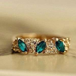 Rings Wholesale Cute Vintage Emerald Fancy Jewelry Retro Feel Sweet Female Emerald Crystal Rings
